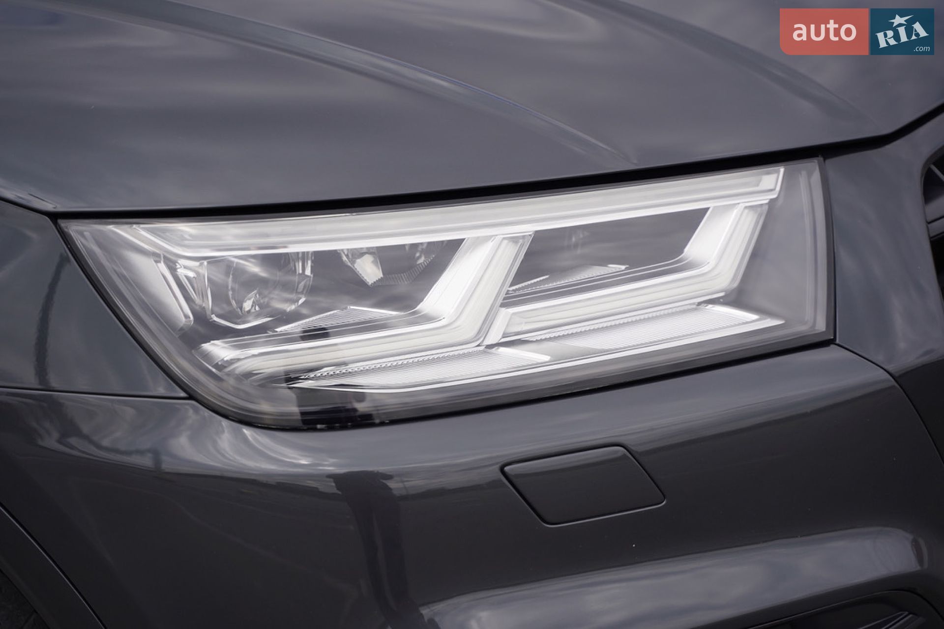 Audi Q5 2018 VIN WAUZZZFY4J2228830 фото оголошення 65 з 171