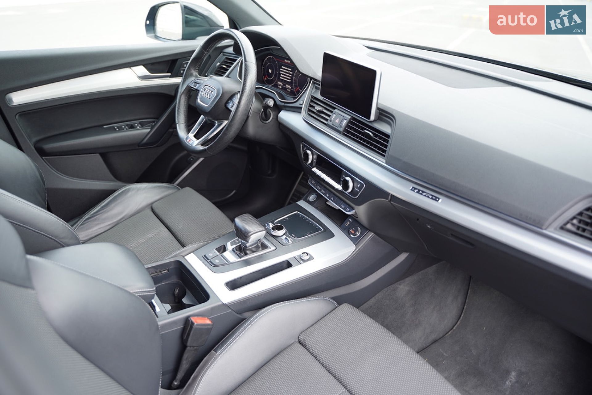 Audi Q5 2018 VIN WAUZZZFY4J2228830 фото оголошення 86 з 171