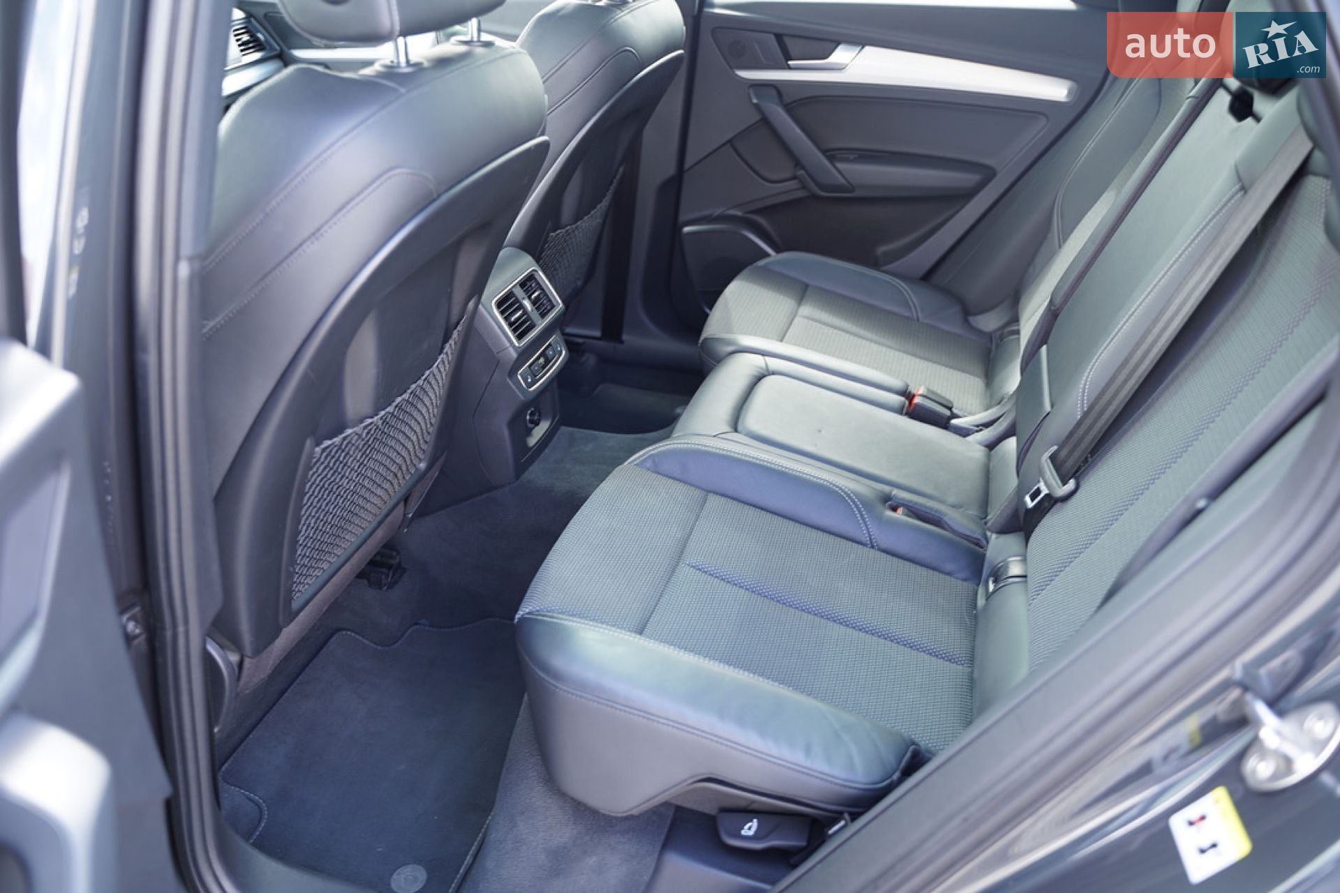 Audi Q5 2018 VIN WAUZZZFY4J2228830 фото оголошення 91 з 171