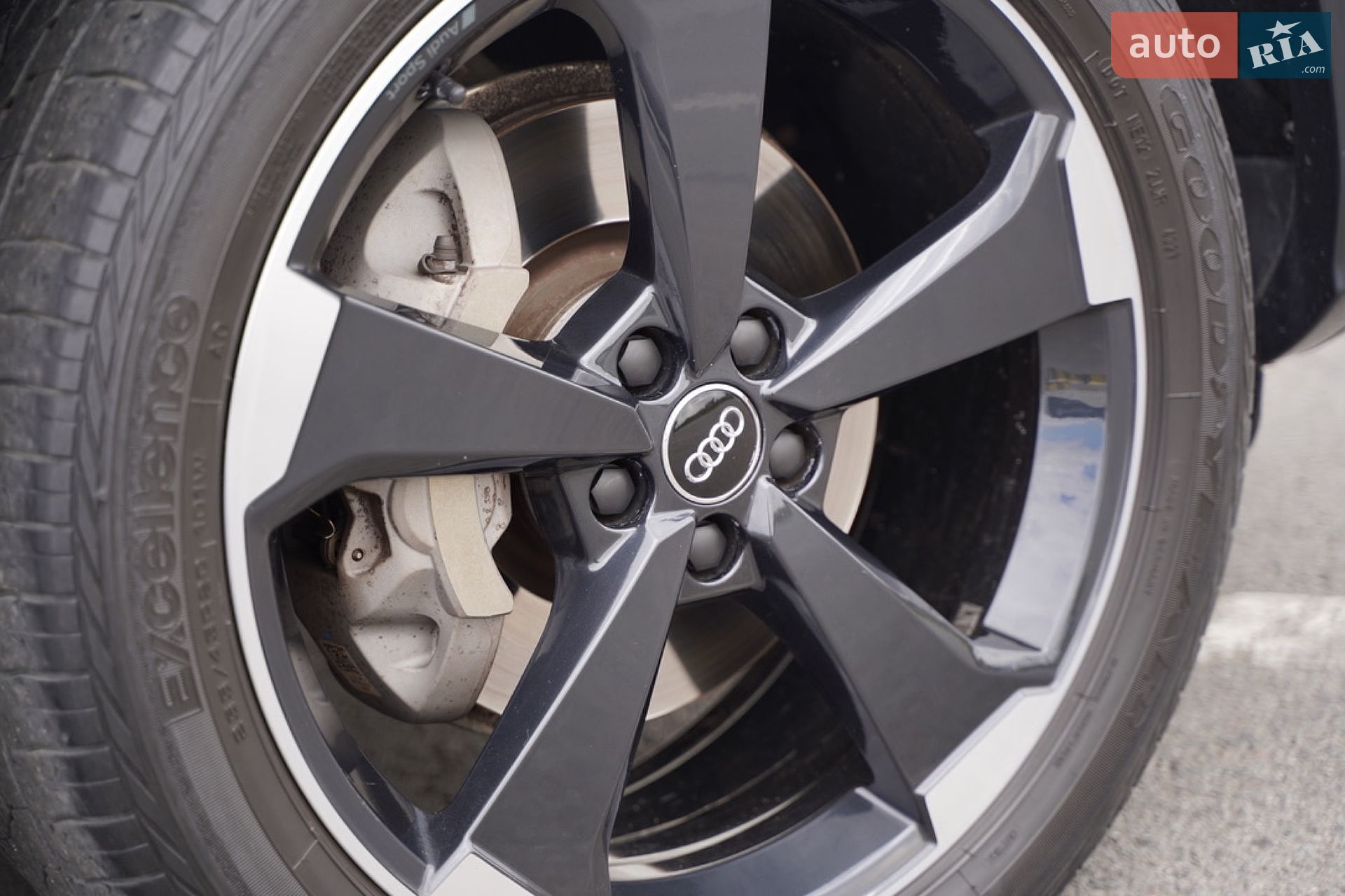 Audi Q5 2018 VIN WAUZZZFY4J2228830 фото оголошення 92 з 171