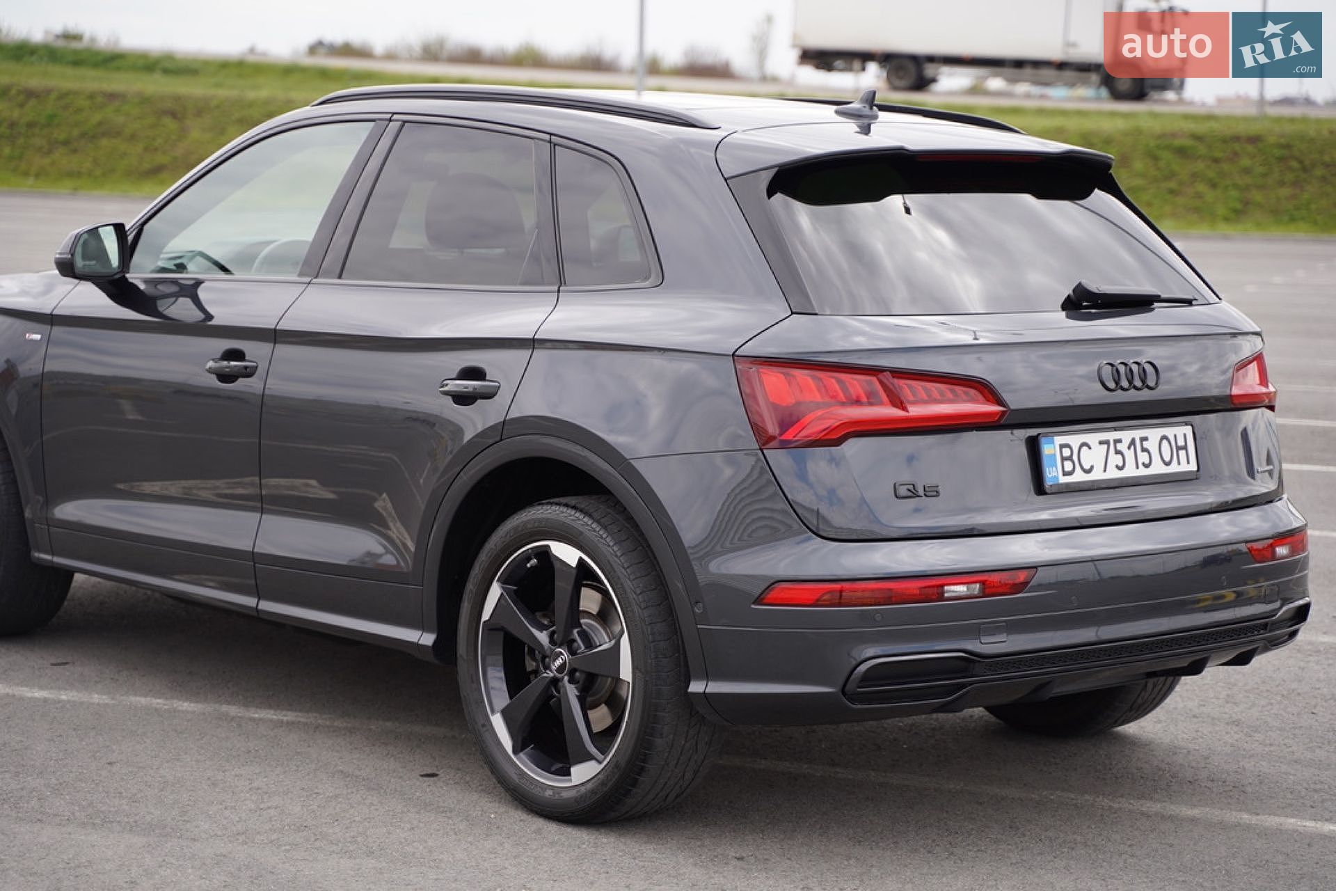 Audi Q5 2018 VIN WAUZZZFY4J2228830 фото оголошення 97 з 171