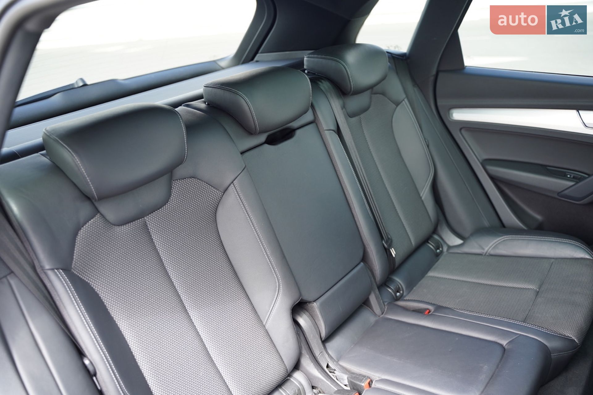 Audi Q5 2018 VIN WAUZZZFY4J2228830 фото оголошення 106 з 171