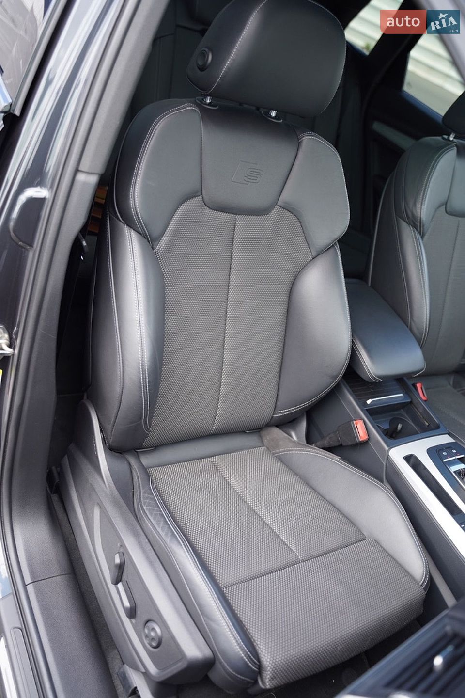 Audi Q5 2018 VIN WAUZZZFY4J2228830 фото оголошення 109 з 171