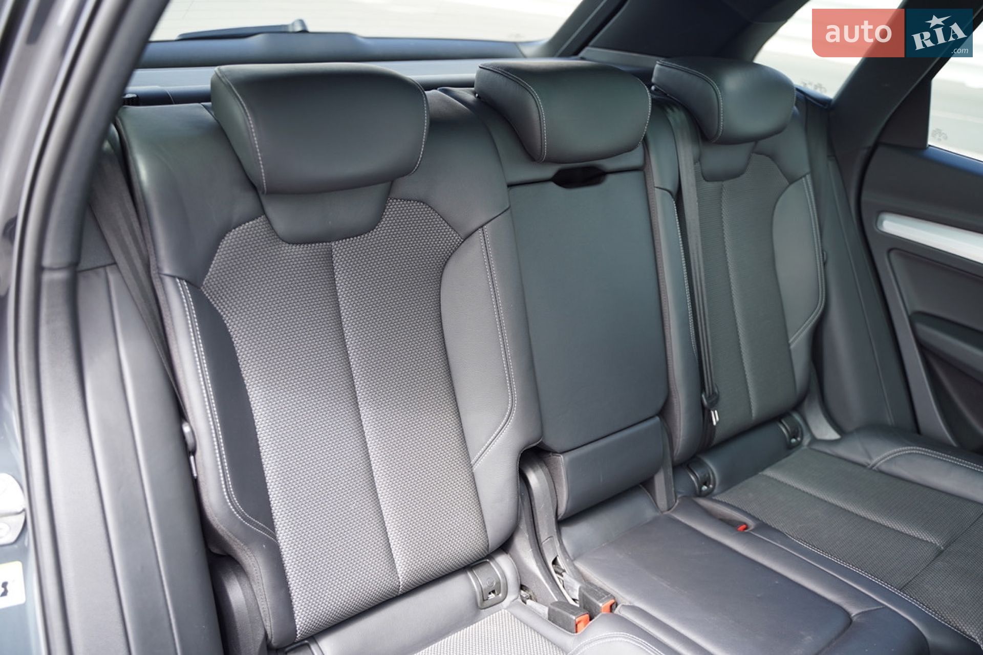 Audi Q5 2018 VIN WAUZZZFY4J2228830 фото оголошення 111 з 171