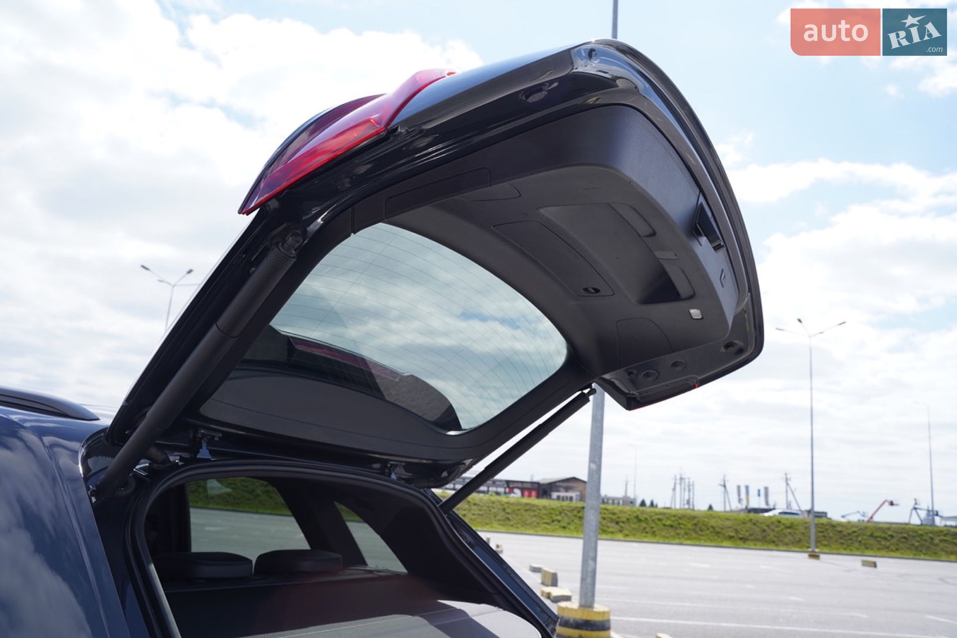Audi Q5 2018 VIN WAUZZZFY4J2228830 фото оголошення 132 з 171