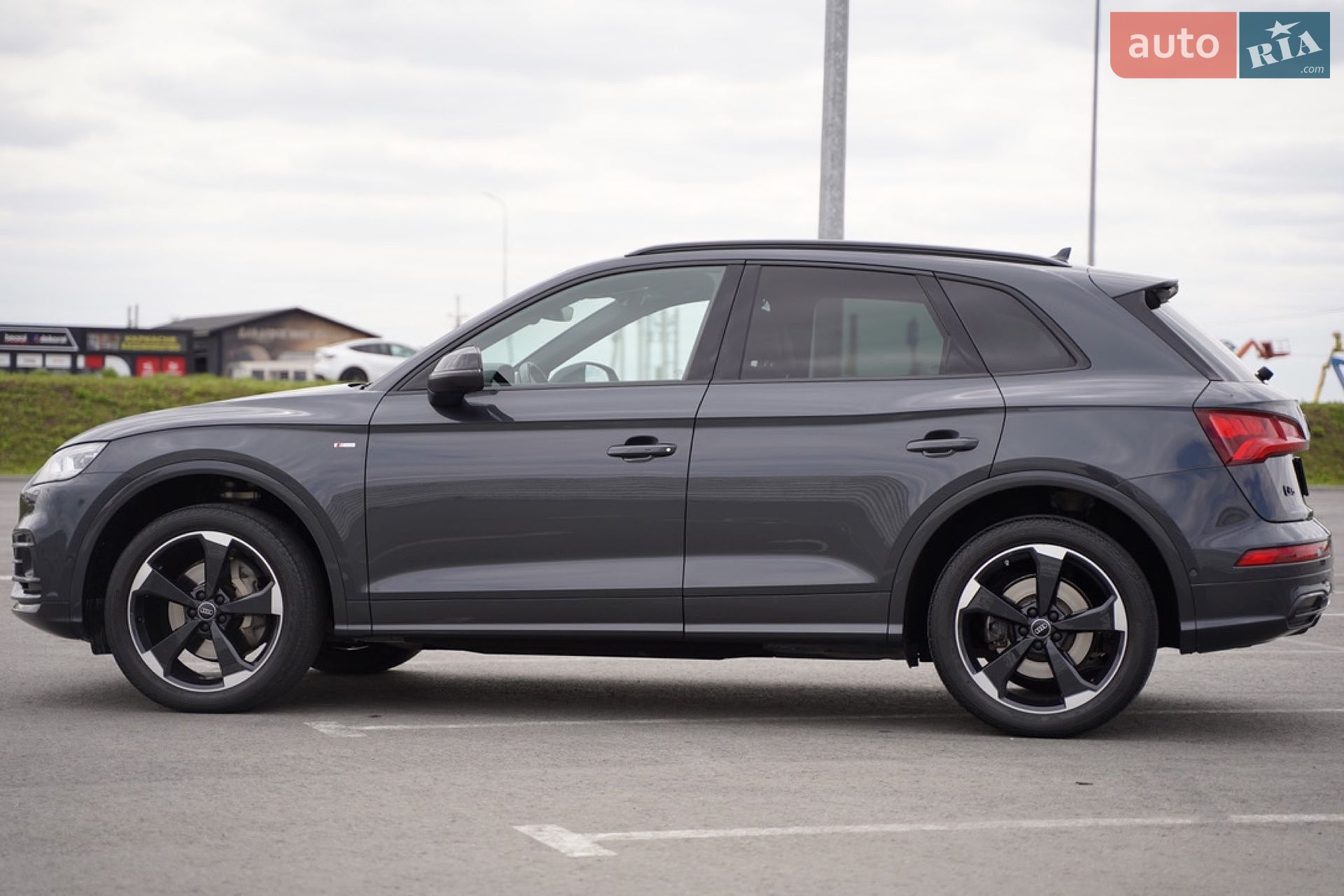Audi Q5 2018 VIN WAUZZZFY4J2228830 фото оголошення 136 з 171