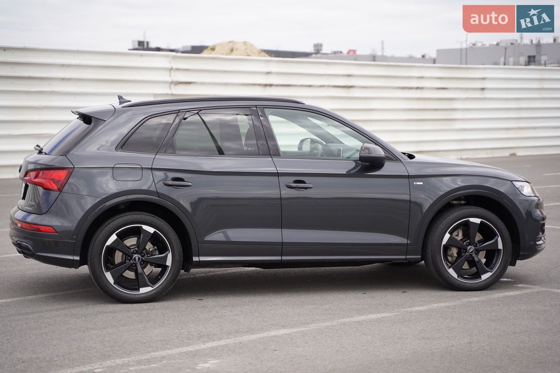 Audi Q5 2018 VIN WAUZZZFY4J2228830 фото оголошення 140 з 171