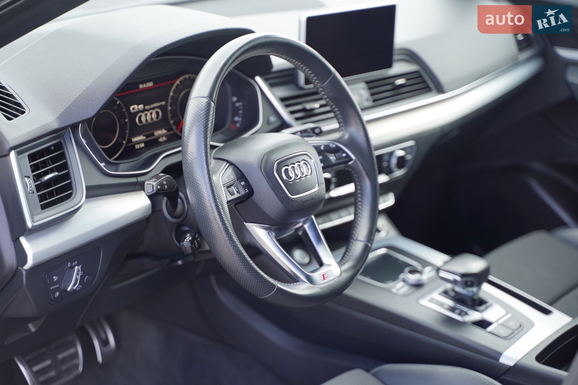 Audi Q5 2018 VIN WAUZZZFY4J2228830 фото оголошення 142 з 171