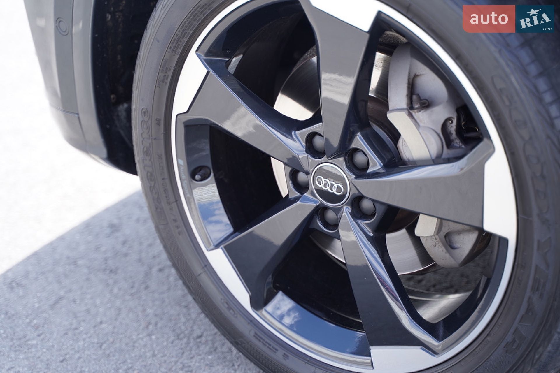 Audi Q5 2018 VIN WAUZZZFY4J2228830 фото оголошення 146 з 171