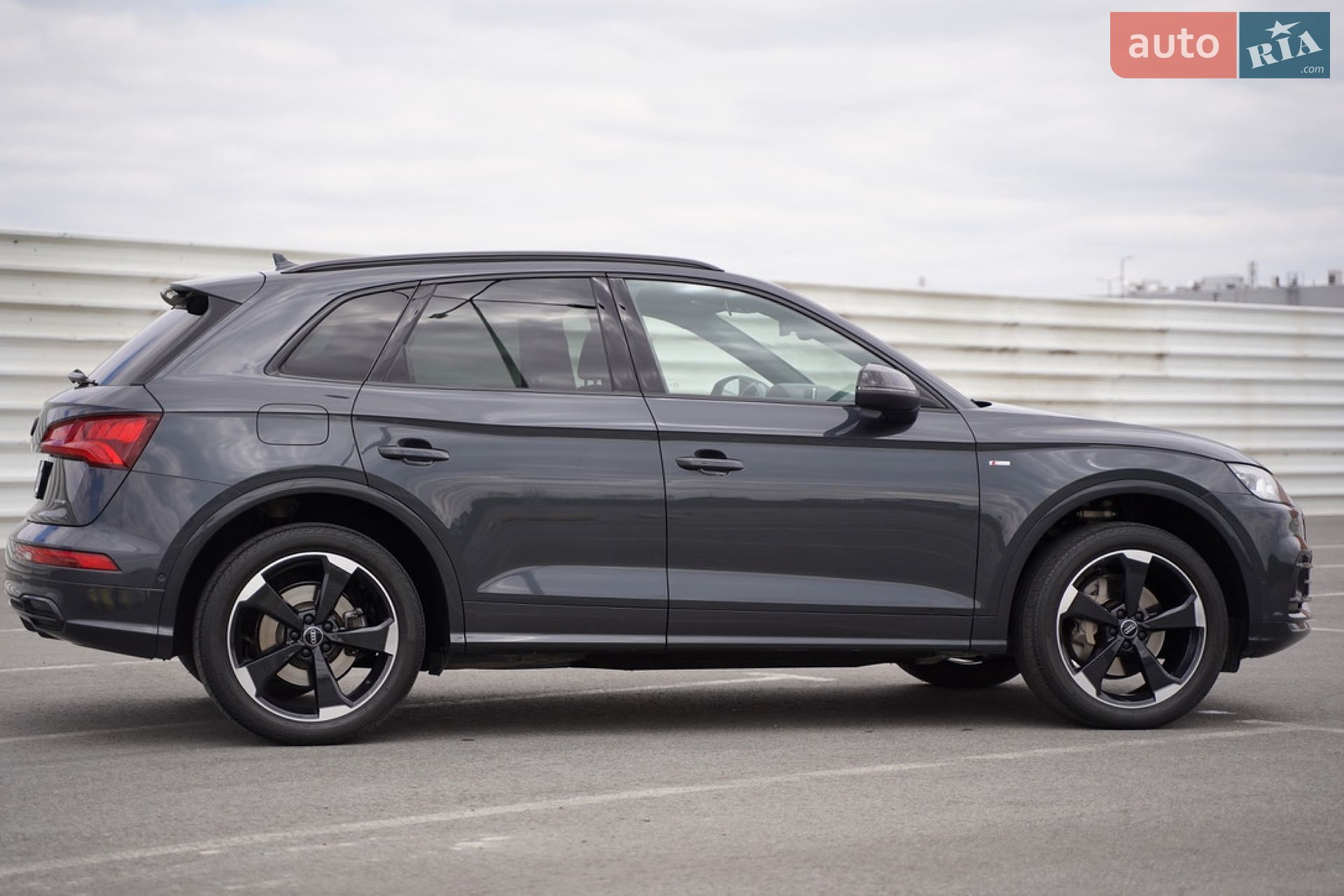 Audi Q5 2018 VIN WAUZZZFY4J2228830 фото оголошення 154 з 171