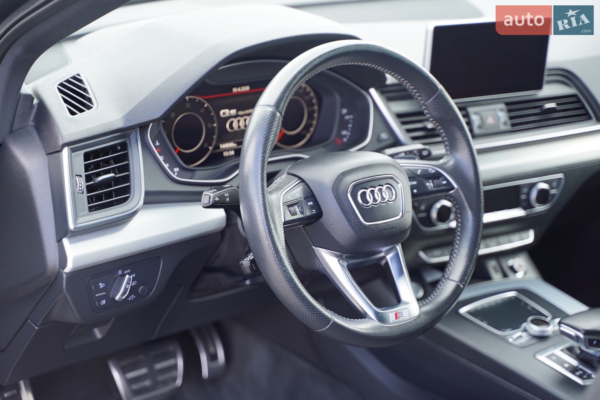 Audi Q5 2018 VIN WAUZZZFY4J2228830 фото оголошення 159 з 171