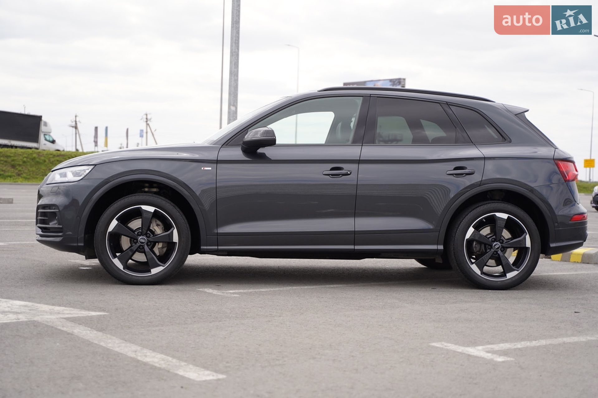 Audi Q5 2018 VIN WAUZZZFY4J2228830 фото оголошення 168 з 171