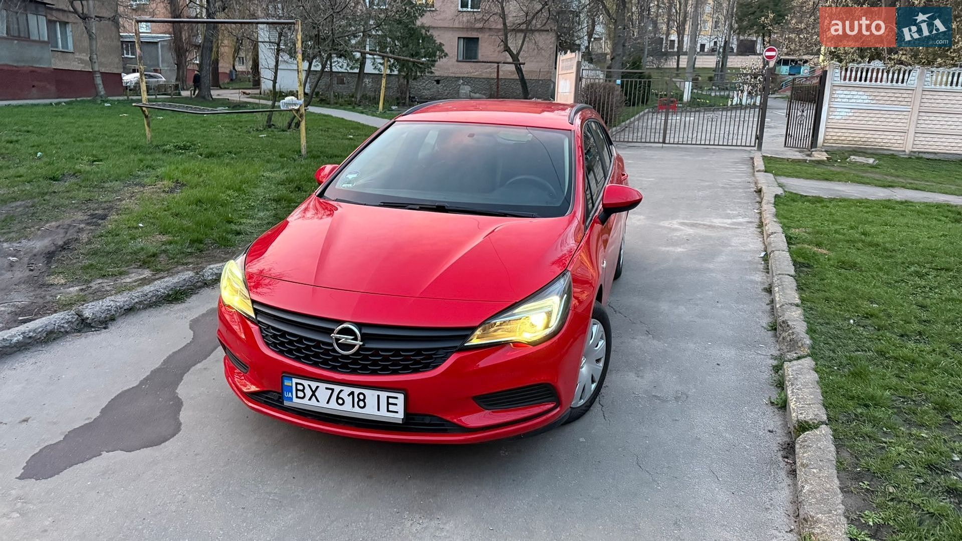 Opel Astra 2018 VIN W0VBC8EF2K8001642 фото оголошення 2 з 13