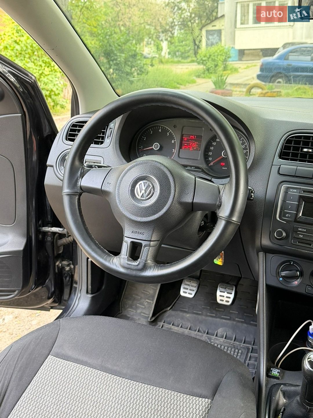 Volkswagen Polo 2011 VIN XW8ZZZ61ZCG022170 фото оголошення 4 з 24