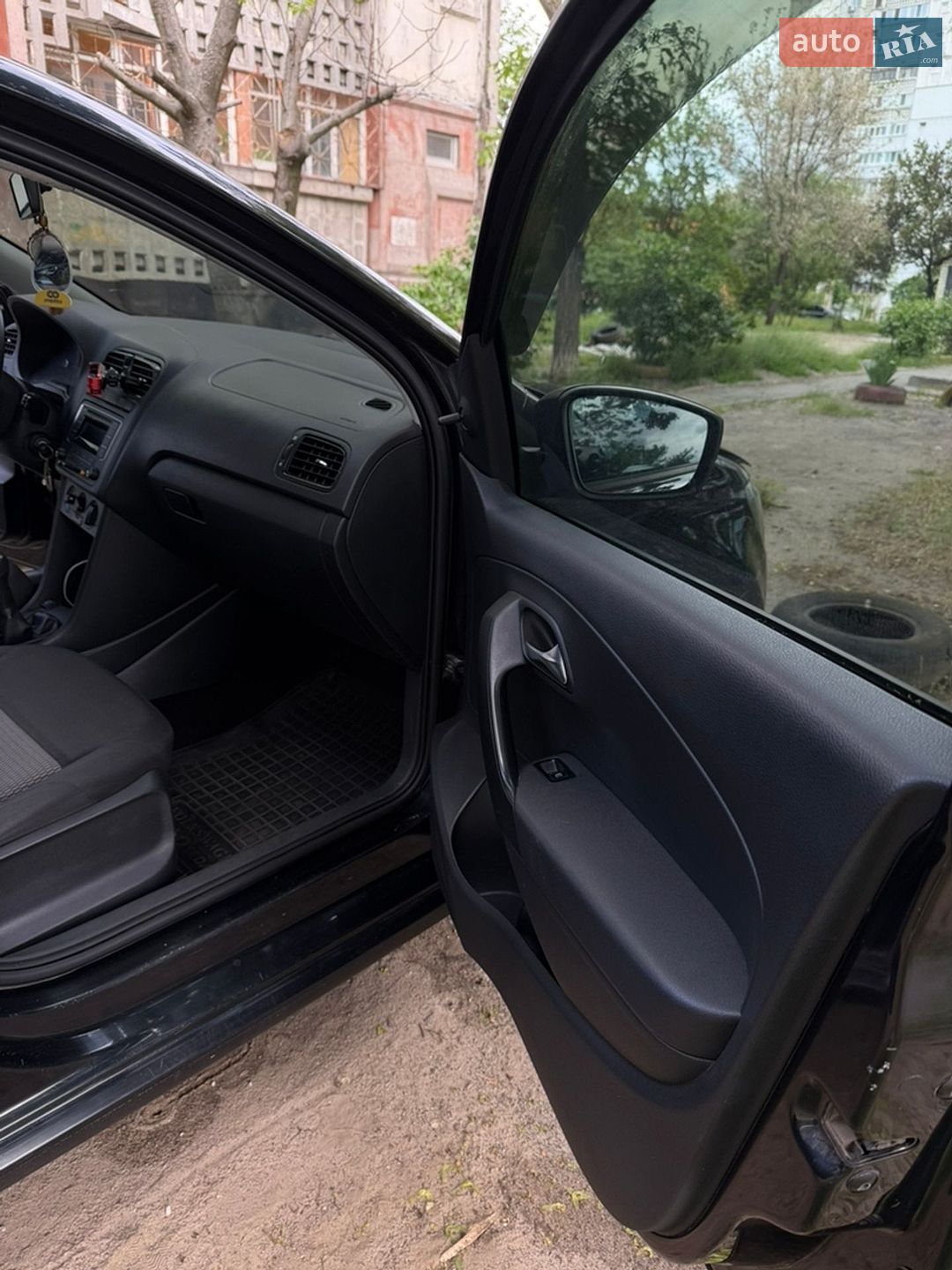Volkswagen Polo 2011 VIN XW8ZZZ61ZCG022170 фото оголошення 9 з 24