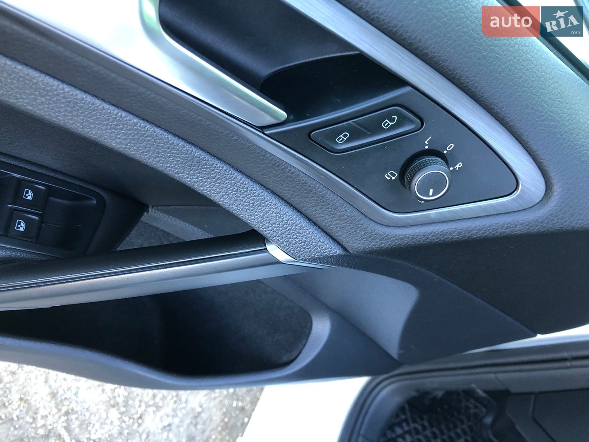Volkswagen e-Golf 2018 VIN WVWZZZAUZK8903411 фото оголошення 24 з 25
