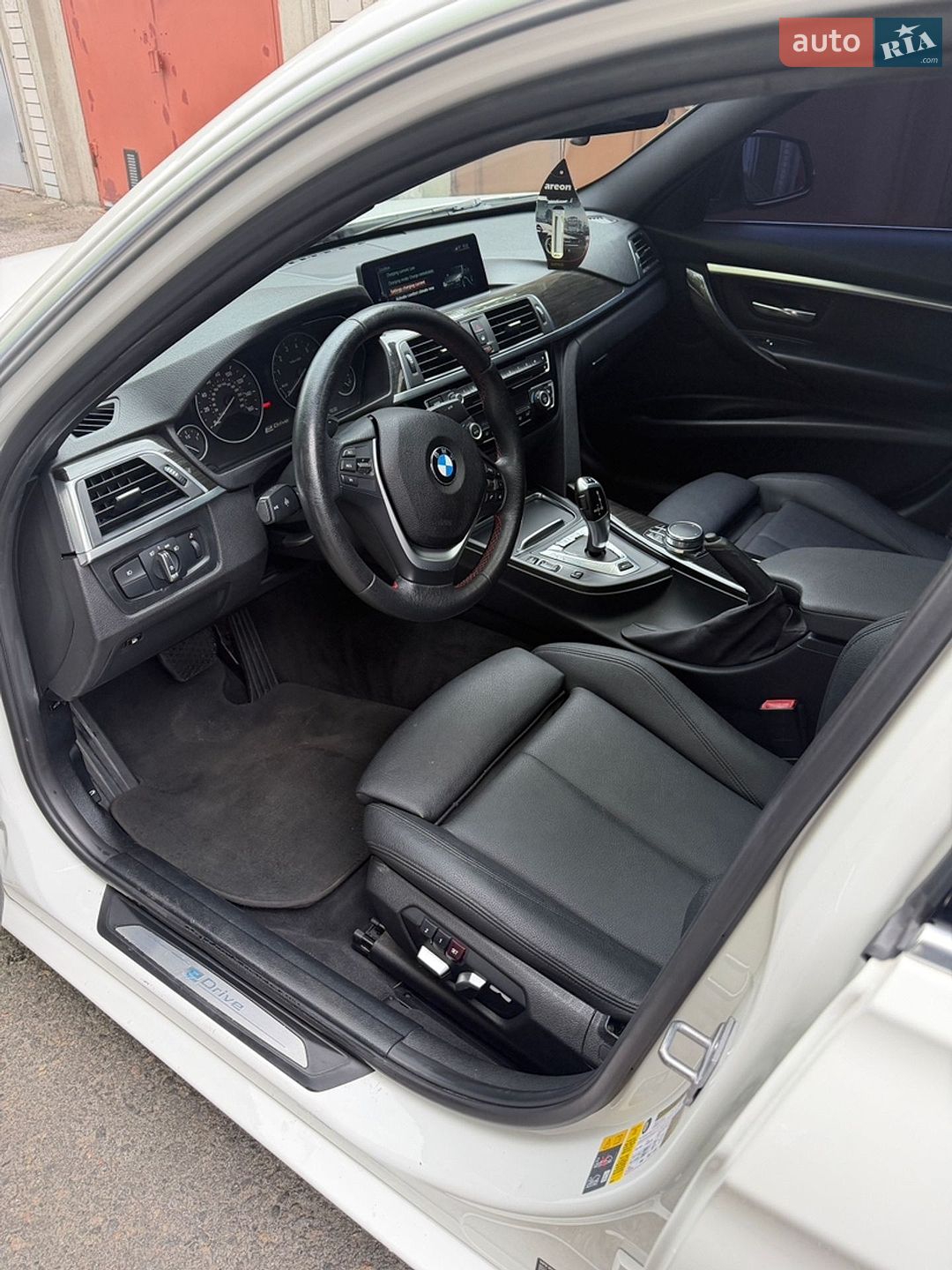 BMW 3 Series 2017 VIN WBA8E1C31HA156468 фото оголошення 9 з 15