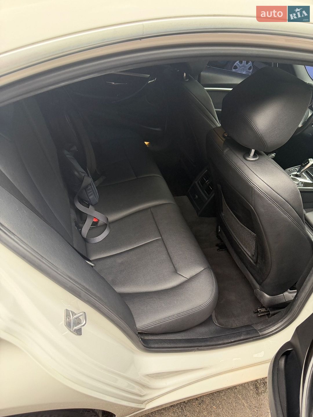BMW 3 Series 2017 VIN WBA8E1C31HA156468 фото оголошення 10 з 15