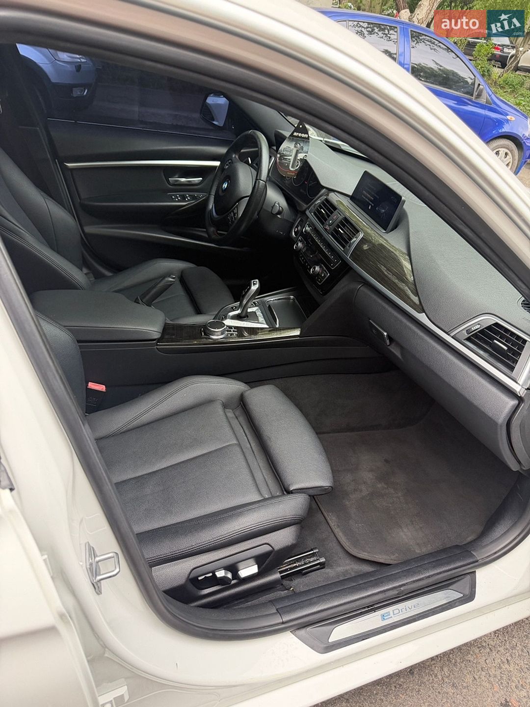 BMW 3 Series 2017 VIN WBA8E1C31HA156468 фото оголошення 11 з 15