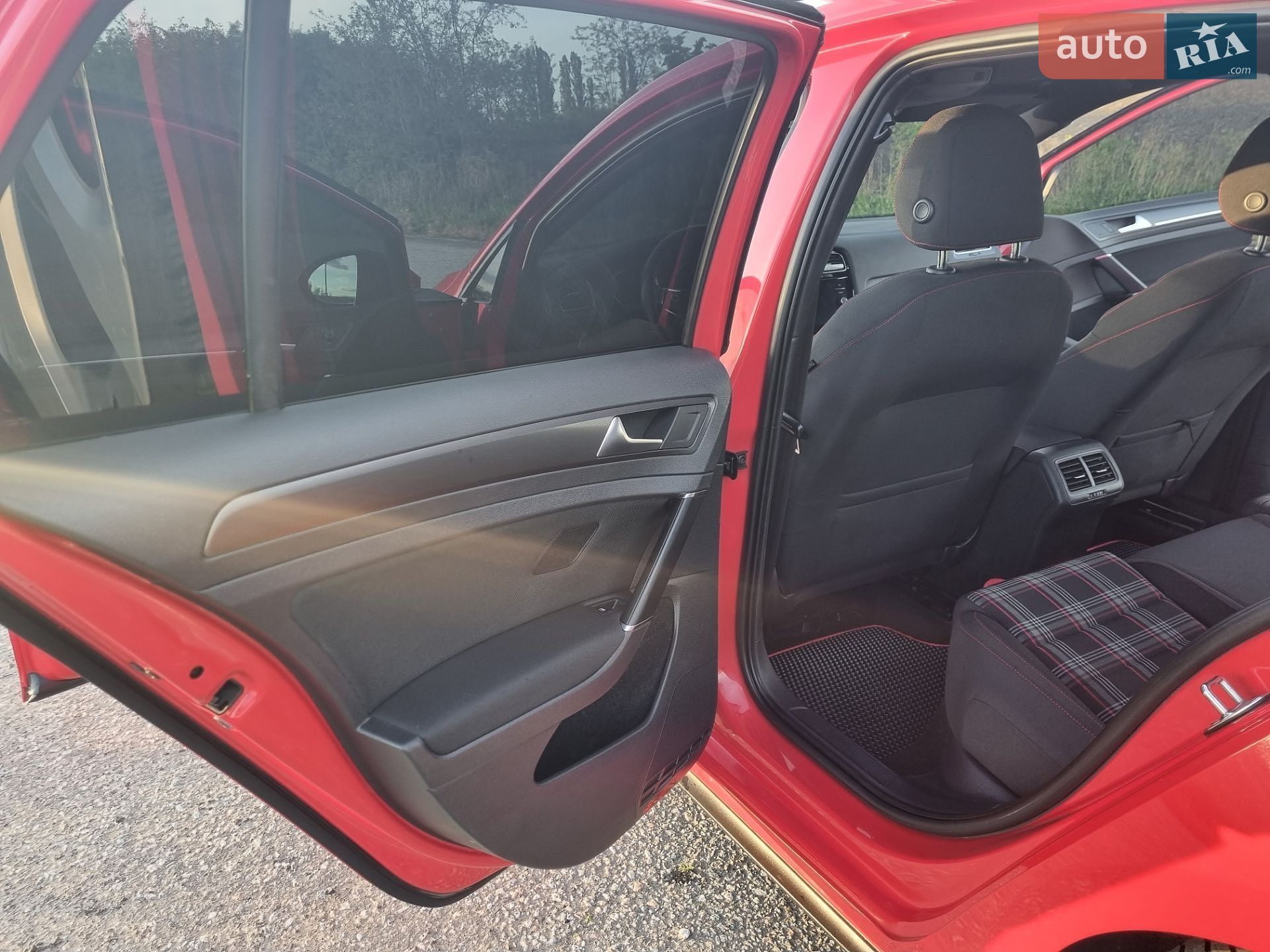 Volkswagen Golf GTI 2018 VIN 3VW447AU8JM290225 фото оголошення 8 з 17