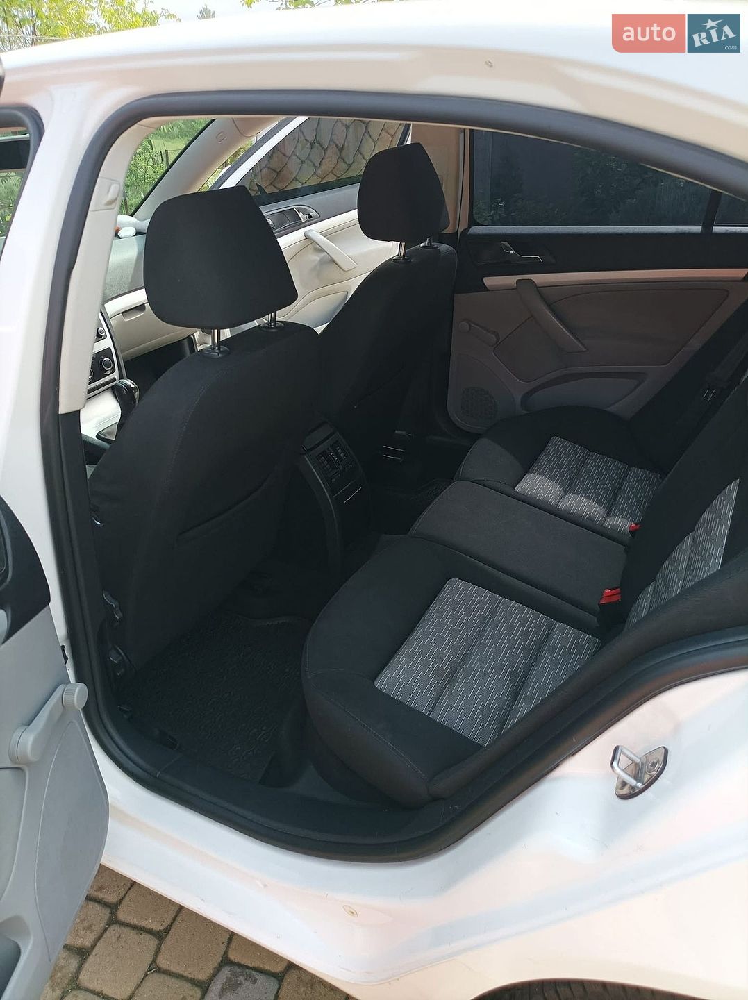 Skoda Octavia 2009 VIN TMBCK61ZX9C008061 фото оголошення 8 з 13