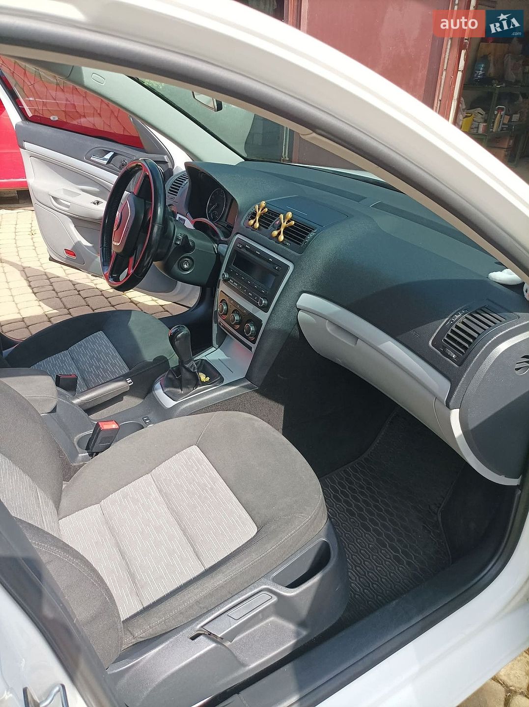 Skoda Octavia 2009 VIN TMBCK61ZX9C008061 фото оголошення 9 з 13