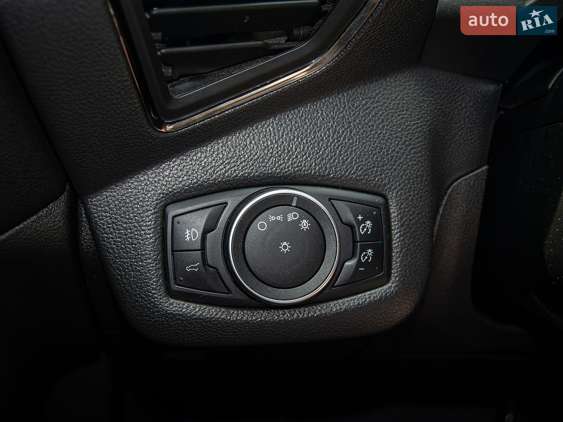 Ford Escape 2018 VIN 1FMCU0HD6JUC58716 фото оголошення 7 з 81