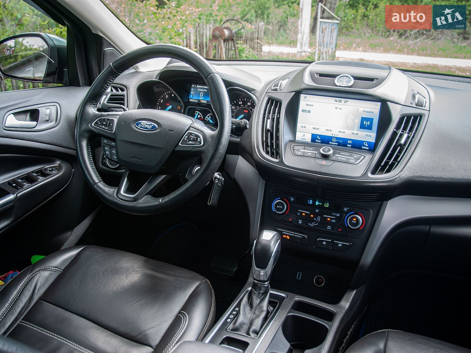 Ford Escape 2018 VIN 1FMCU0HD6JUC58716 фото оголошення 10 з 81