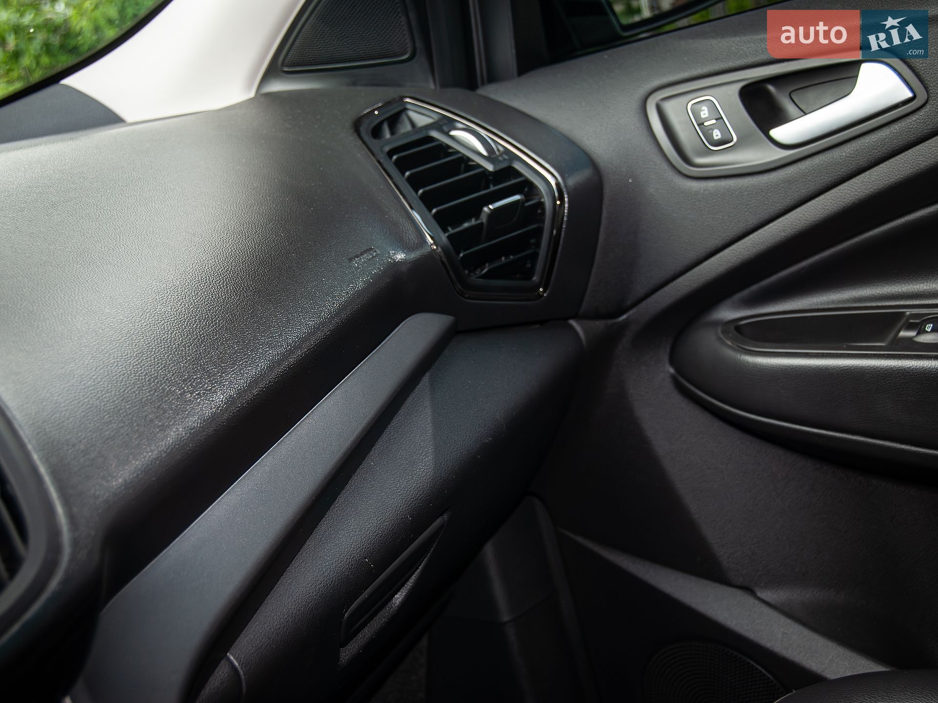 Ford Escape 2018 VIN 1FMCU0HD6JUC58716 фото оголошення 16 з 81
