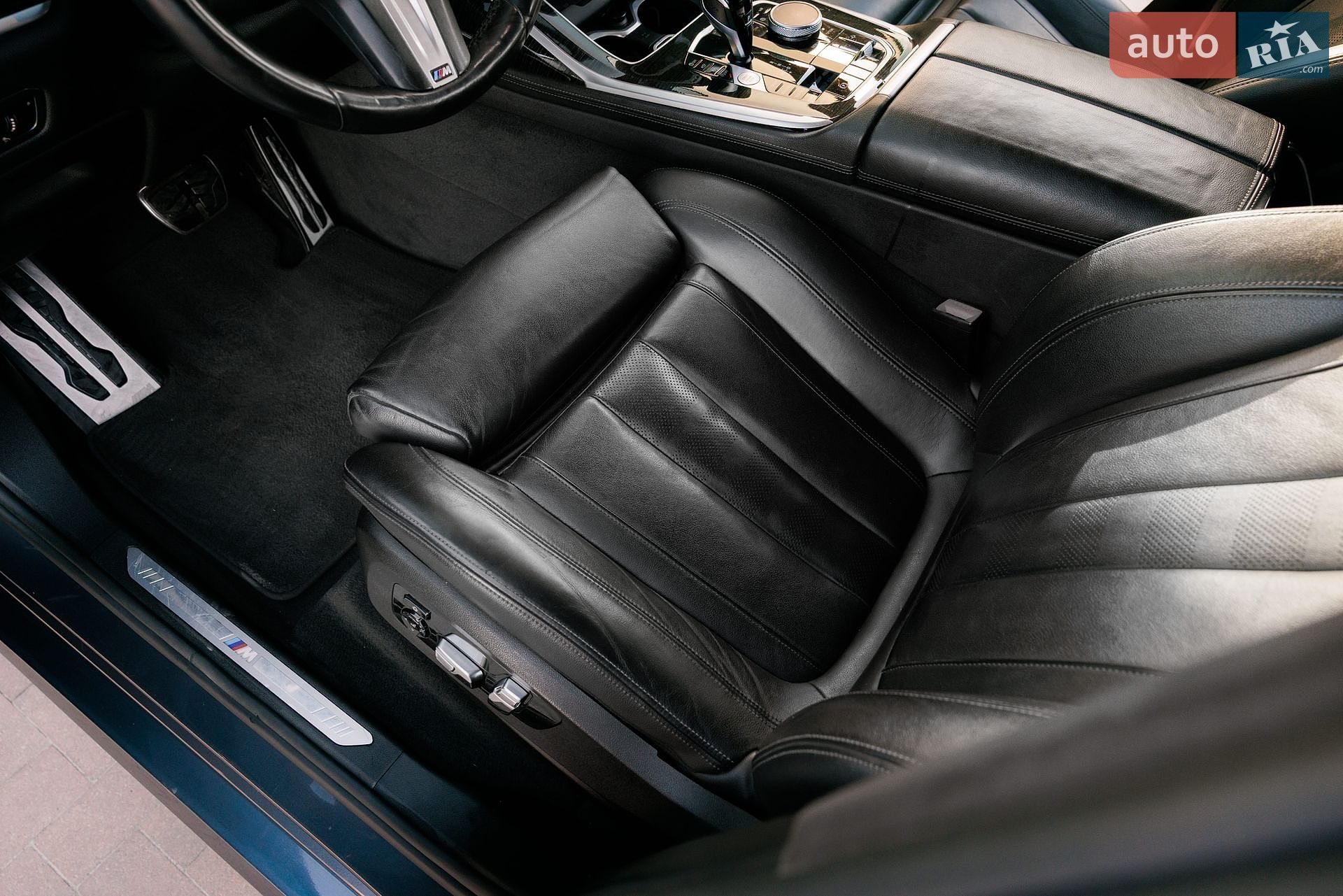 BMW X7 2019 VIN 5UXCX4C5XKLS36436 фото оголошення 38 з 70