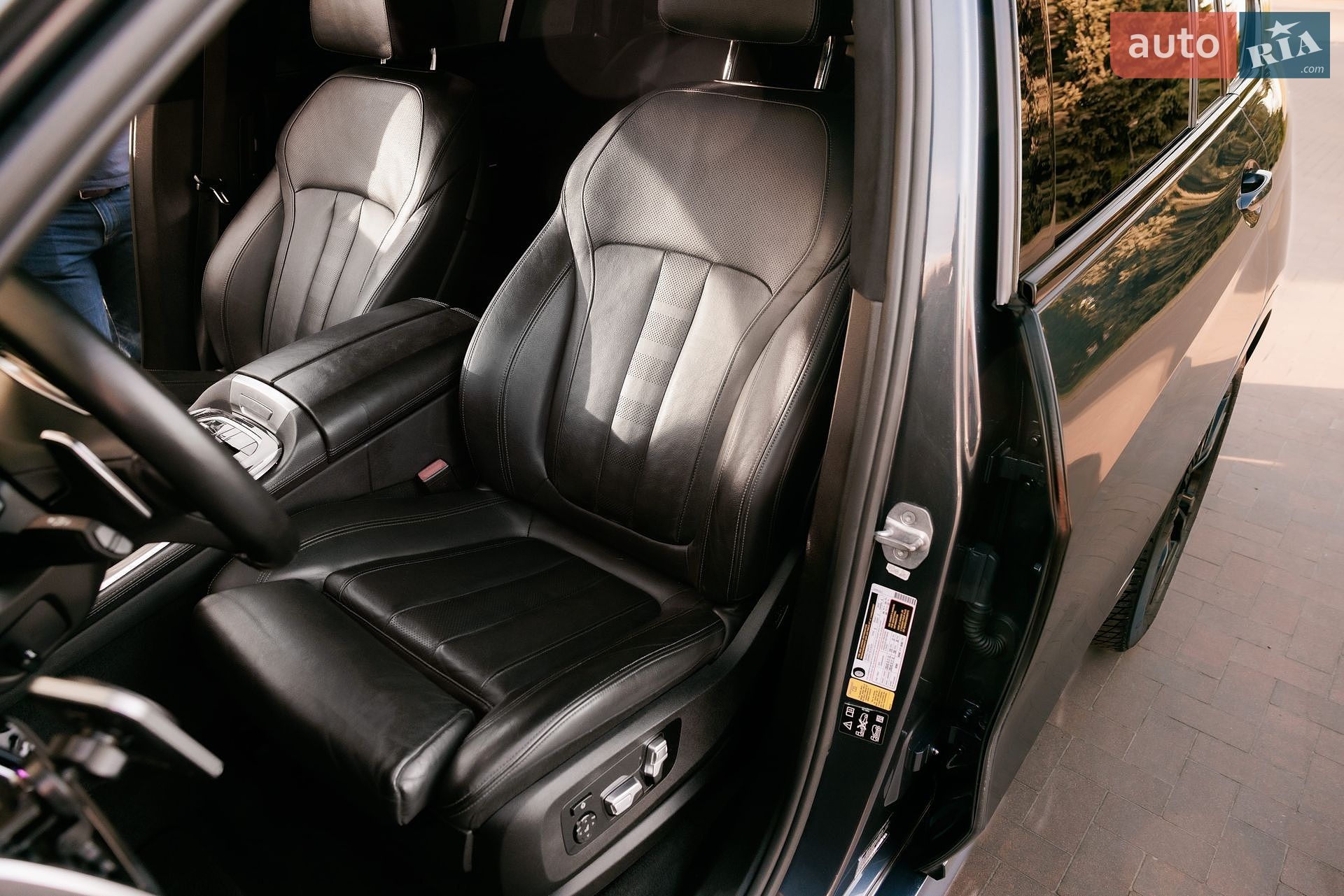 BMW X7 2019 VIN 5UXCX4C5XKLS36436 фото оголошення 39 з 70