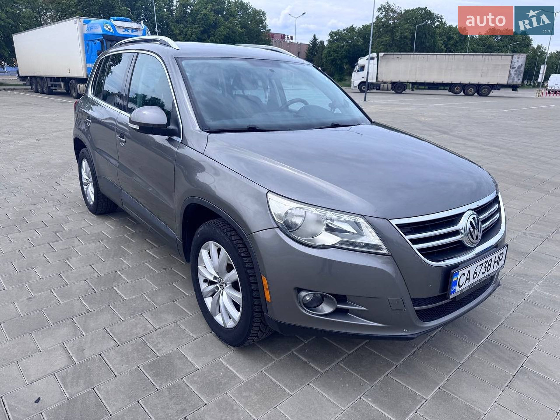 Volkswagen Tiguan 2011 VIN WVGAV7AX6BW537137 фото оголошення 3 з 31