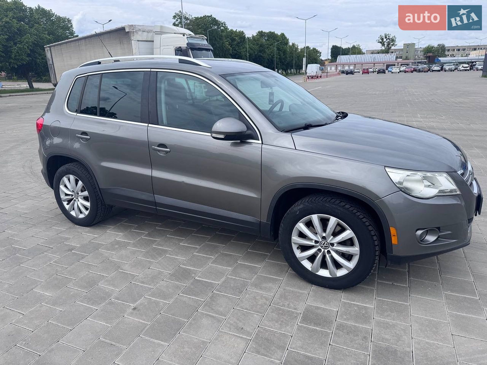 Volkswagen Tiguan 2011 VIN WVGAV7AX6BW537137 фото оголошення 4 з 31