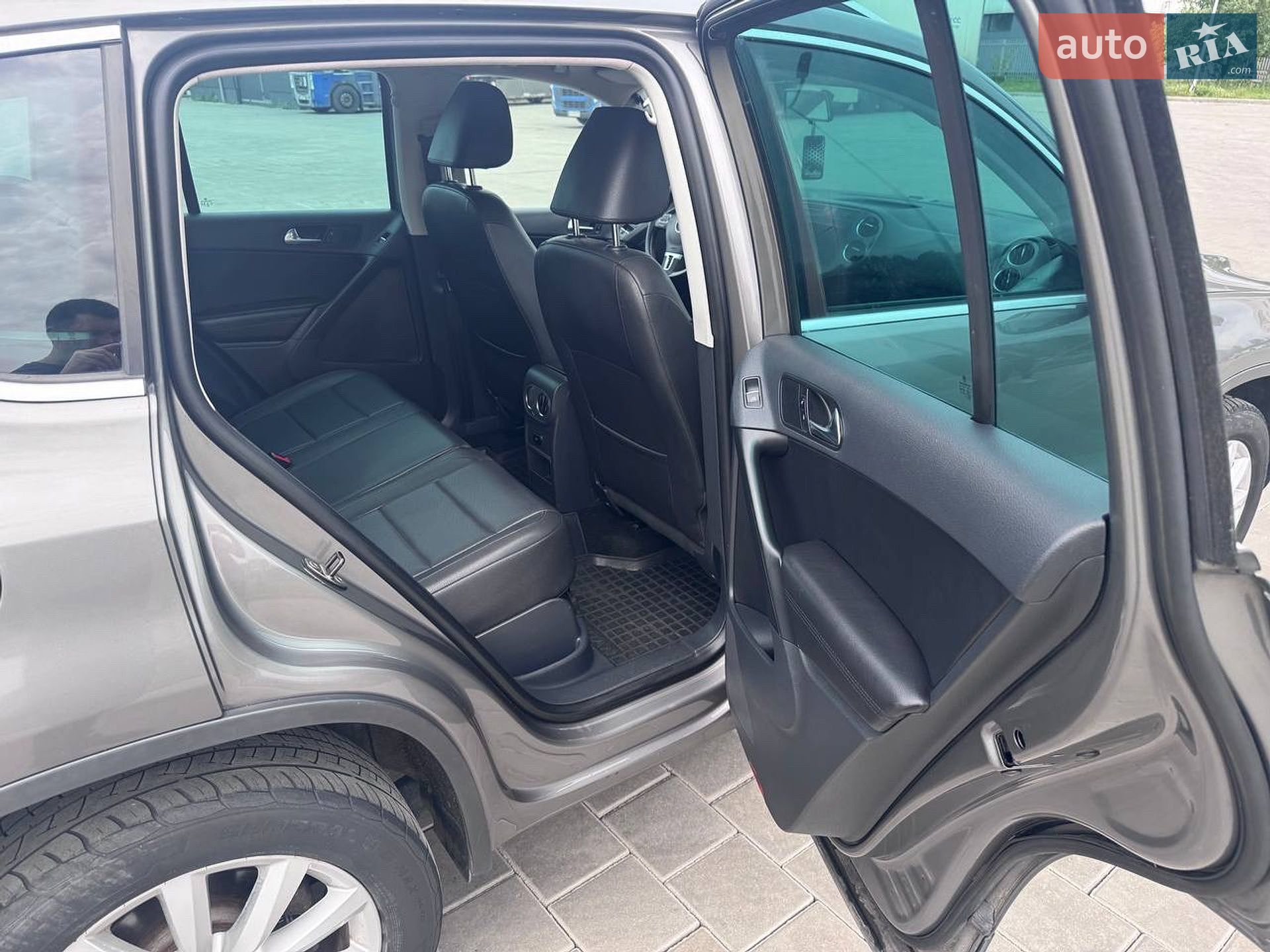 Volkswagen Tiguan 2011 VIN WVGAV7AX6BW537137 фото оголошення 14 з 31