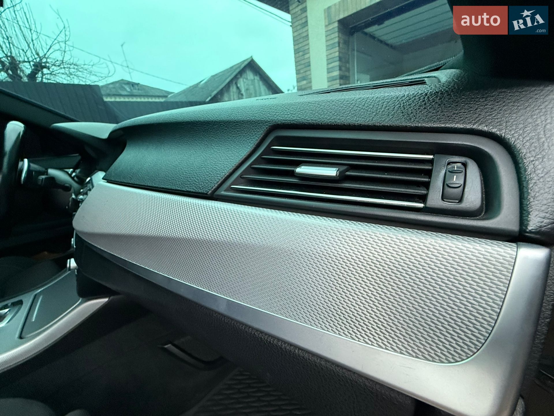 BMW 5 Series 2012 VIN WBAFU910X0C954994 фото оголошення 17 з 43