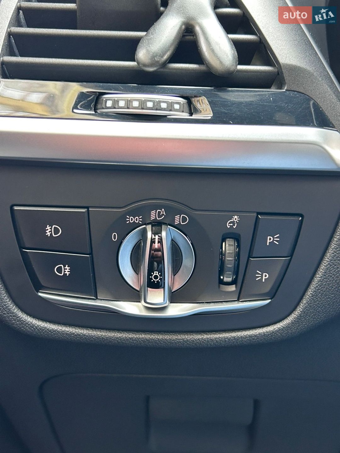 BMW X3 2018 VIN WBATX35040NC18528 фото оголошення 30 з 34