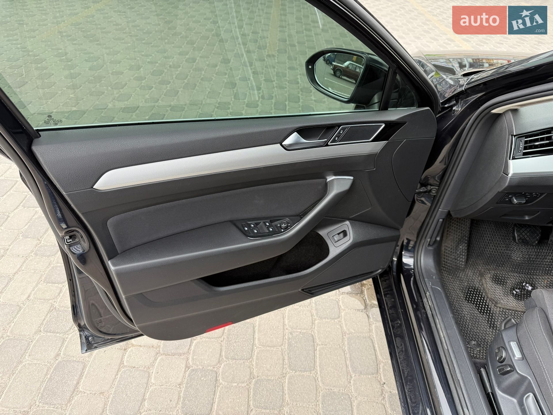 Volkswagen Passat 2017 VIN WVWZZZ3CZHP013971 фото оголошення 24 з 40