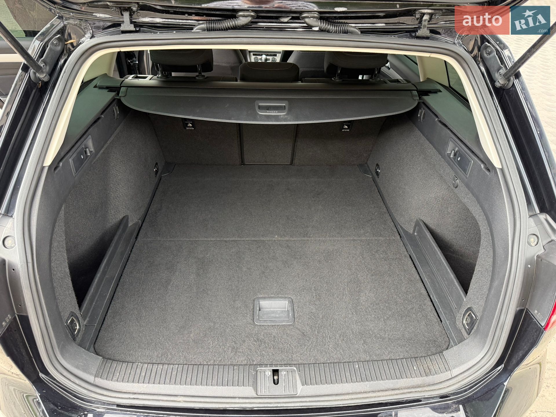 Volkswagen Passat 2017 VIN WVWZZZ3CZHP013971 фото оголошення 27 з 40
