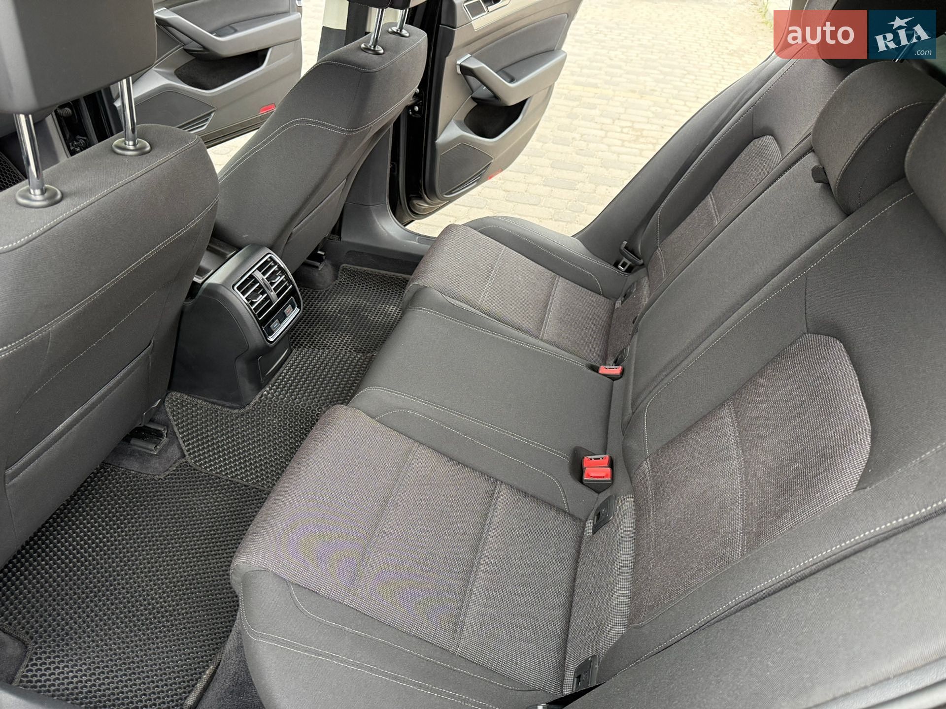 Volkswagen Passat 2017 VIN WVWZZZ3CZHP013971 фото оголошення 33 з 40
