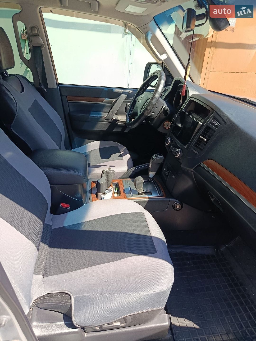 Mitsubishi Pajero Wagon 2012 VIN JMBLYV98WCJ001982 фото оголошення 11 з 20