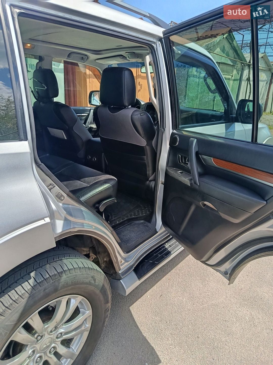 Mitsubishi Pajero Wagon 2012 VIN JMBLYV98WCJ001982 фото оголошення 13 з 20