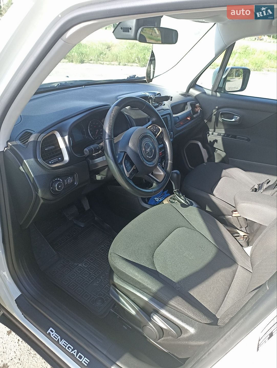 Jeep Renegade 2016 VIN ZACCJBBB5HPE86430 фото оголошення 8 з 10