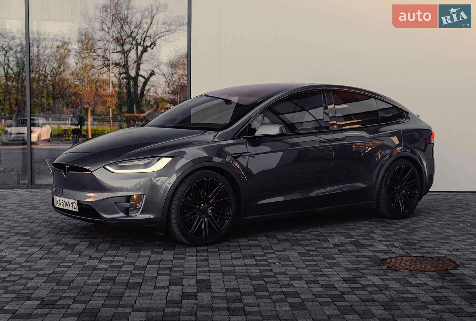 Tesla Model X 2018 VIN 5YJXCDE47JF128439 фото оголошення 2 з 19