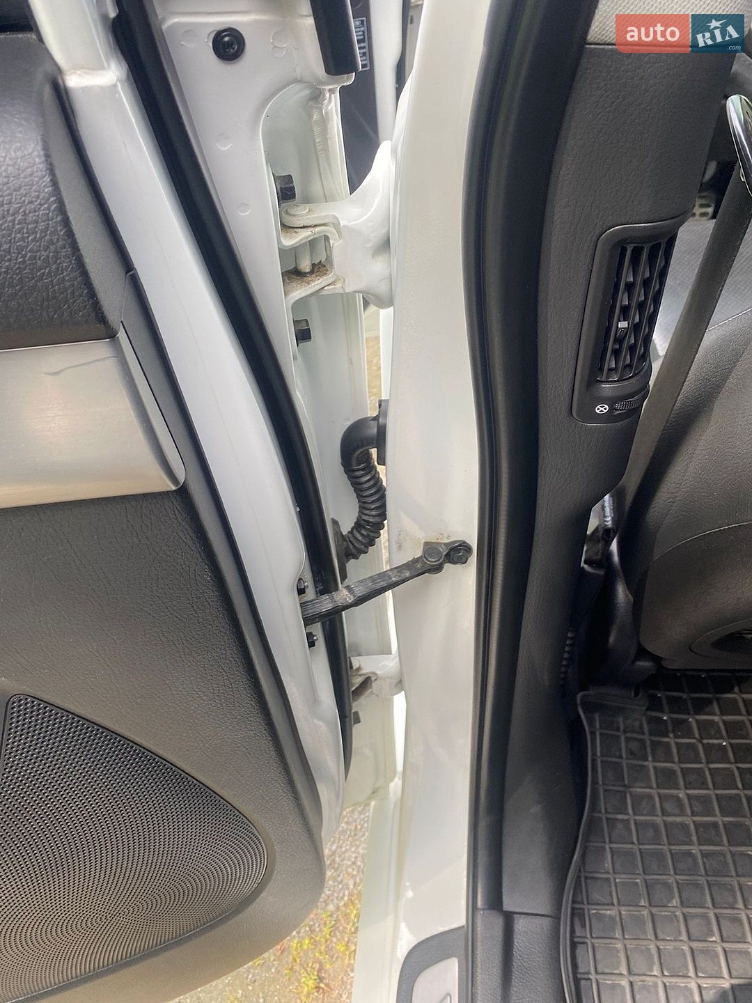 Kia Sorento 2012 VIN KNAKU814DC5345751 фото оголошення 9 з 83