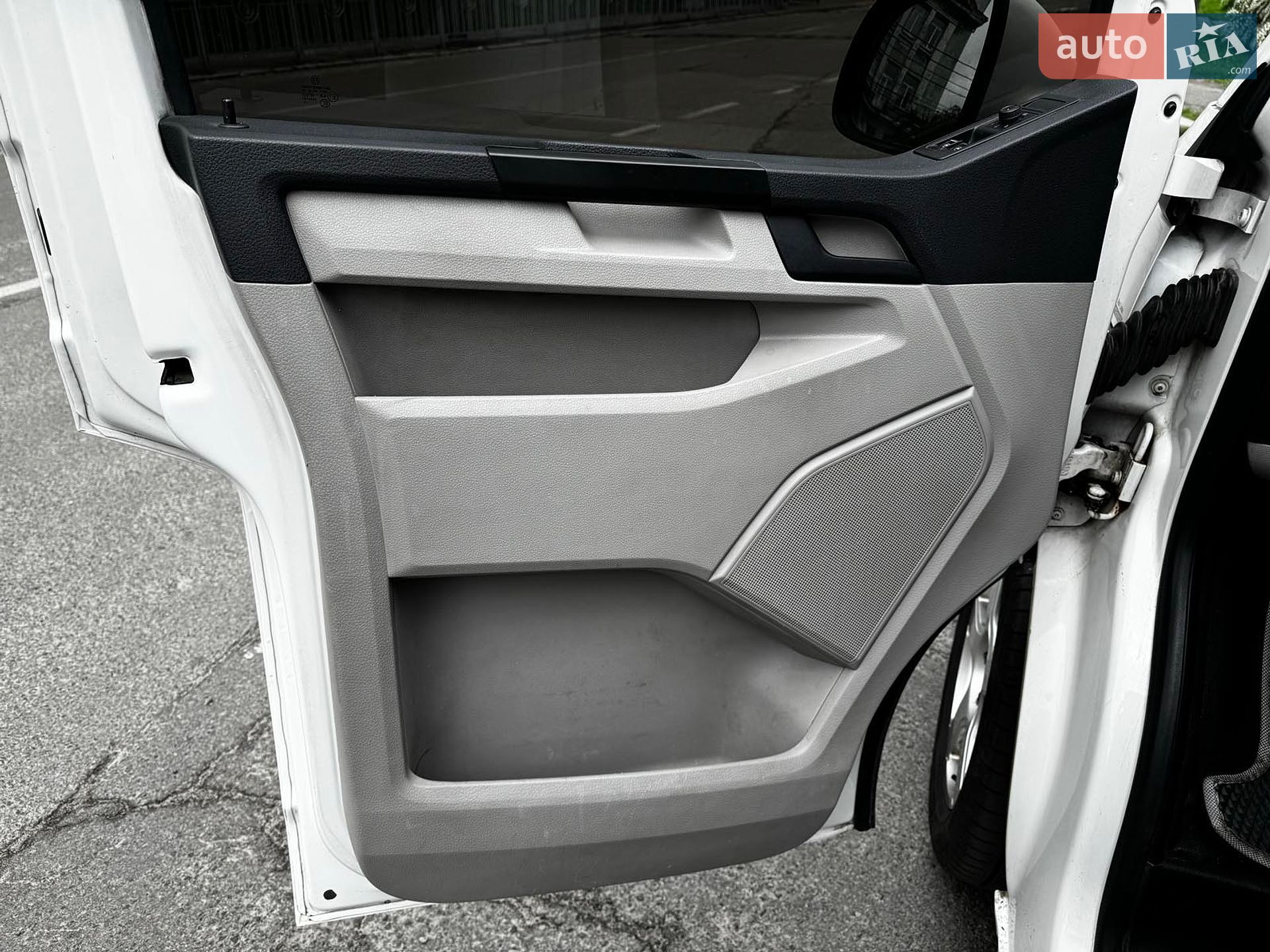 Volkswagen Transporter 2016 VIN WV1ZZZ7HZGH141884 фото оголошення 14 з 30