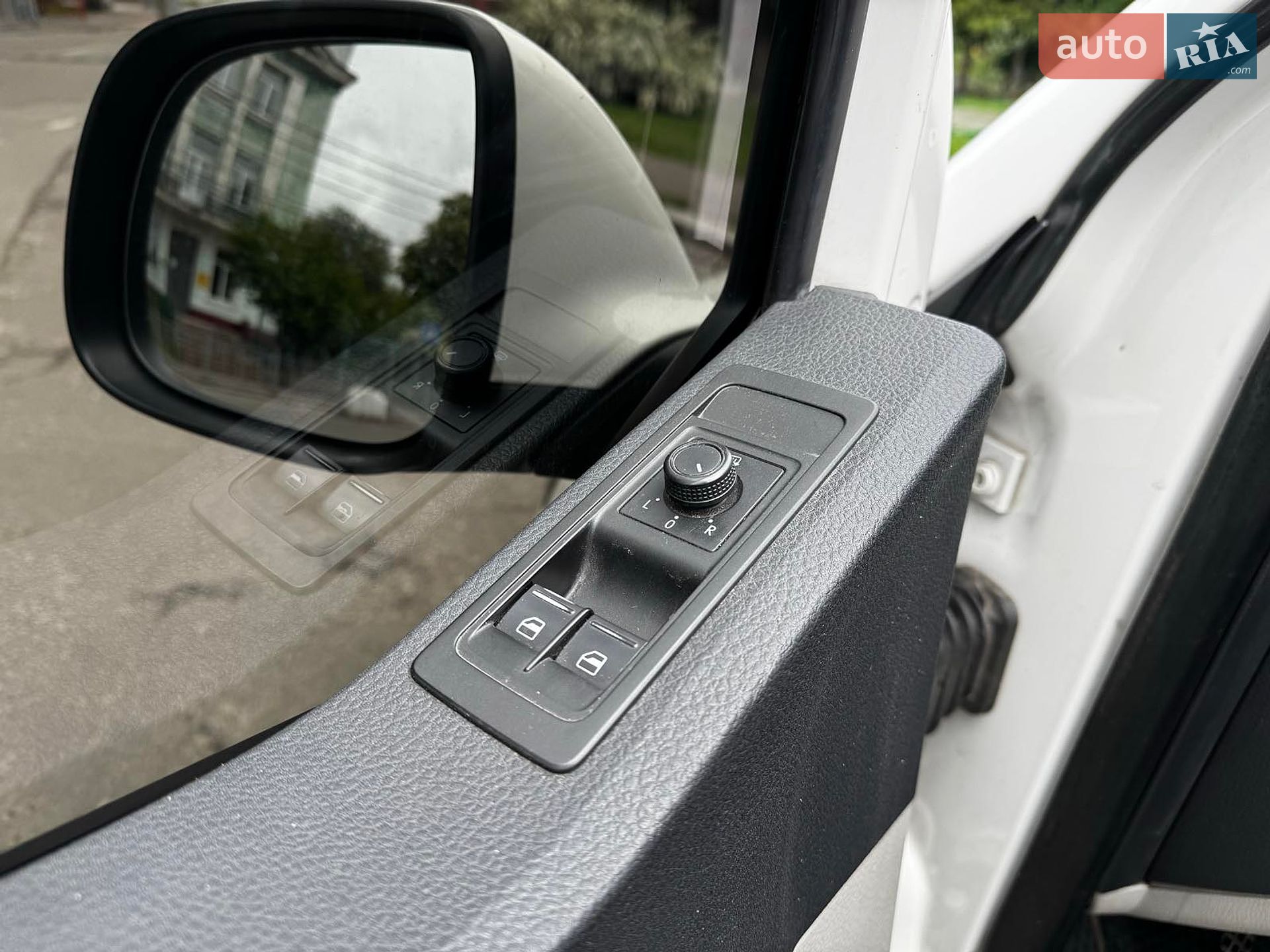 Volkswagen Transporter 2016 VIN WV1ZZZ7HZGH141884 фото оголошення 15 з 30
