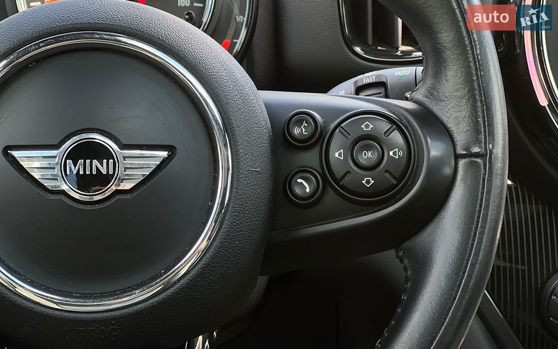 MINI Countryman 2018 VIN WMZYT5C32J3E61796 фото оголошення 13 з 27