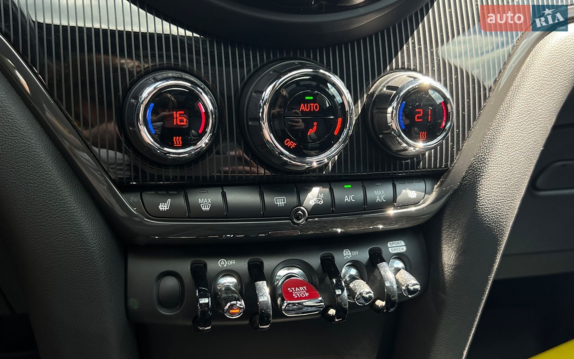 MINI Countryman 2018 VIN WMZYT5C32J3E61796 фото оголошення 17 з 27
