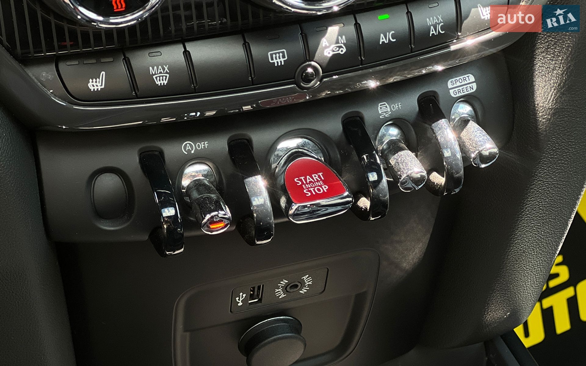 MINI Countryman 2018 VIN WMZYT5C32J3E61796 фото оголошення 18 з 27