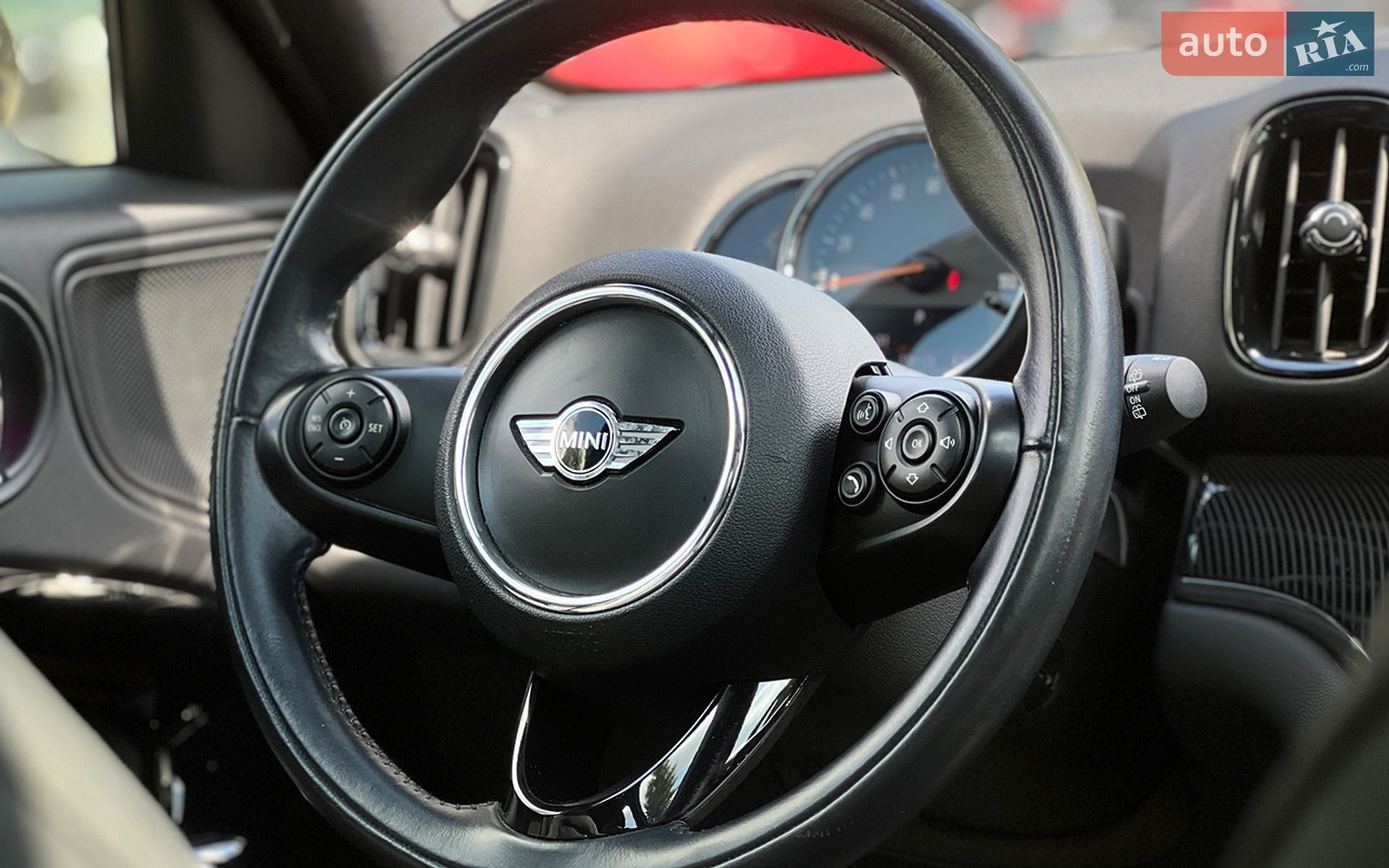 MINI Countryman 2018 VIN WMZYT5C32J3E61796 фото оголошення 24 з 27